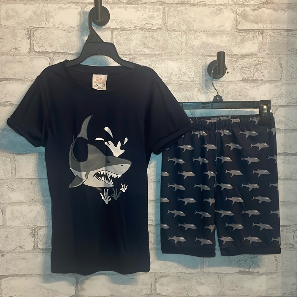 Boys navy shark Pj short set size 10Y